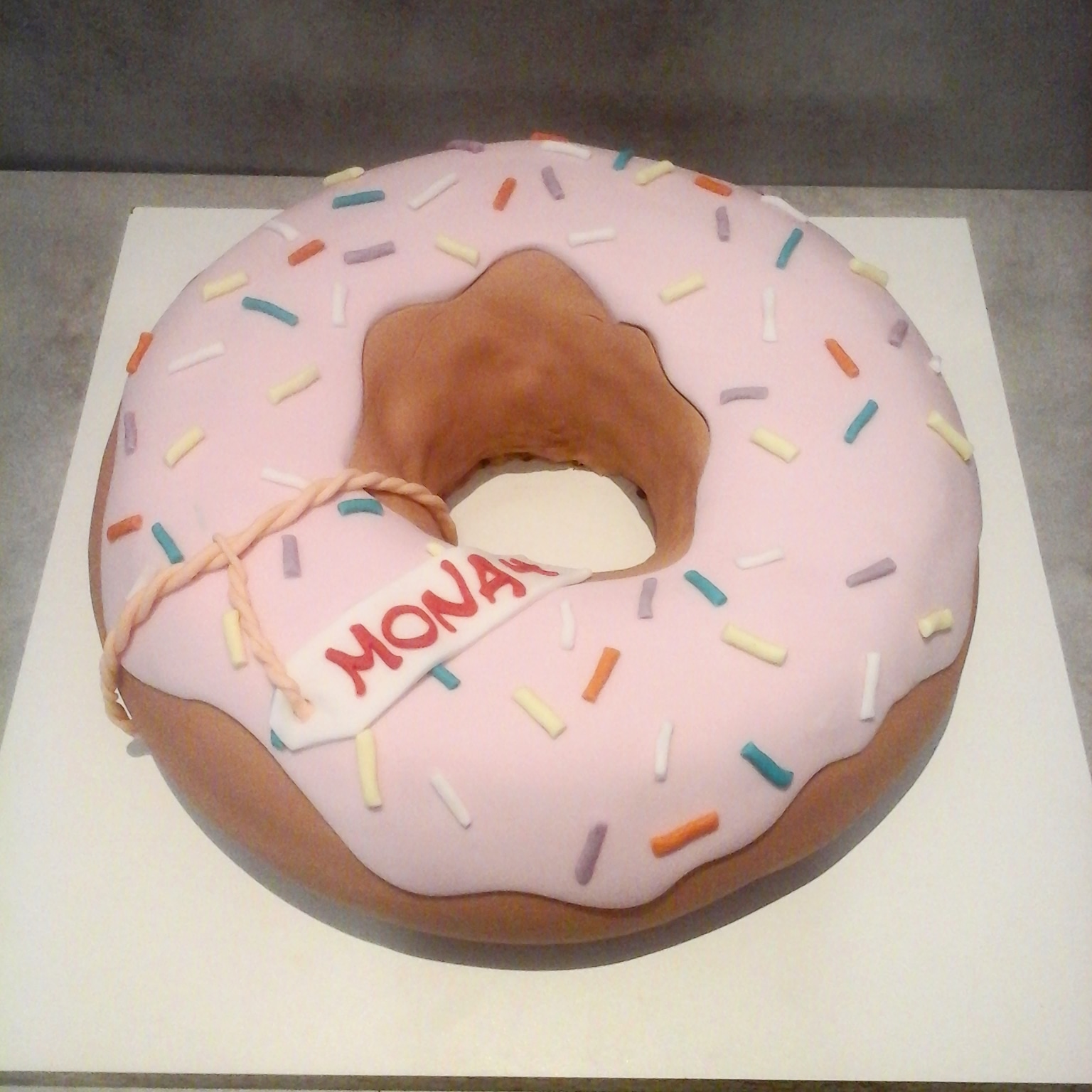 reuze donuttaart/giant donut cake
